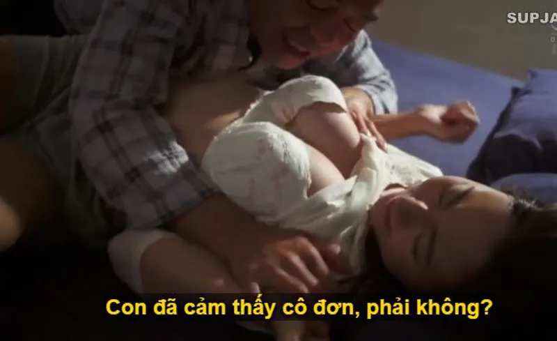 Nhìn con trai mải miết lao đầu vào việc khiến con dâu cô đơn lẻ loi, ông bố chồng liều lĩnh đè ra đụ nàng.